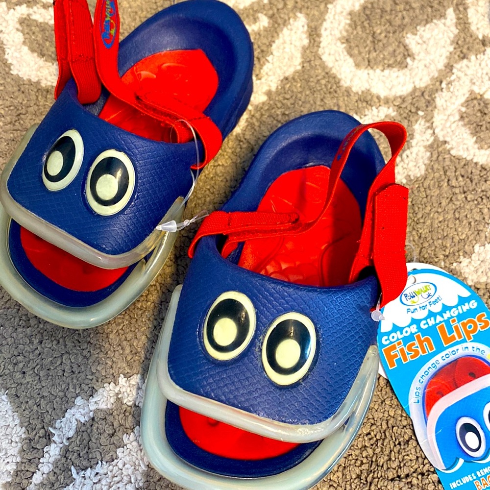 NWT Color changing baby/toddler sandals water shoes